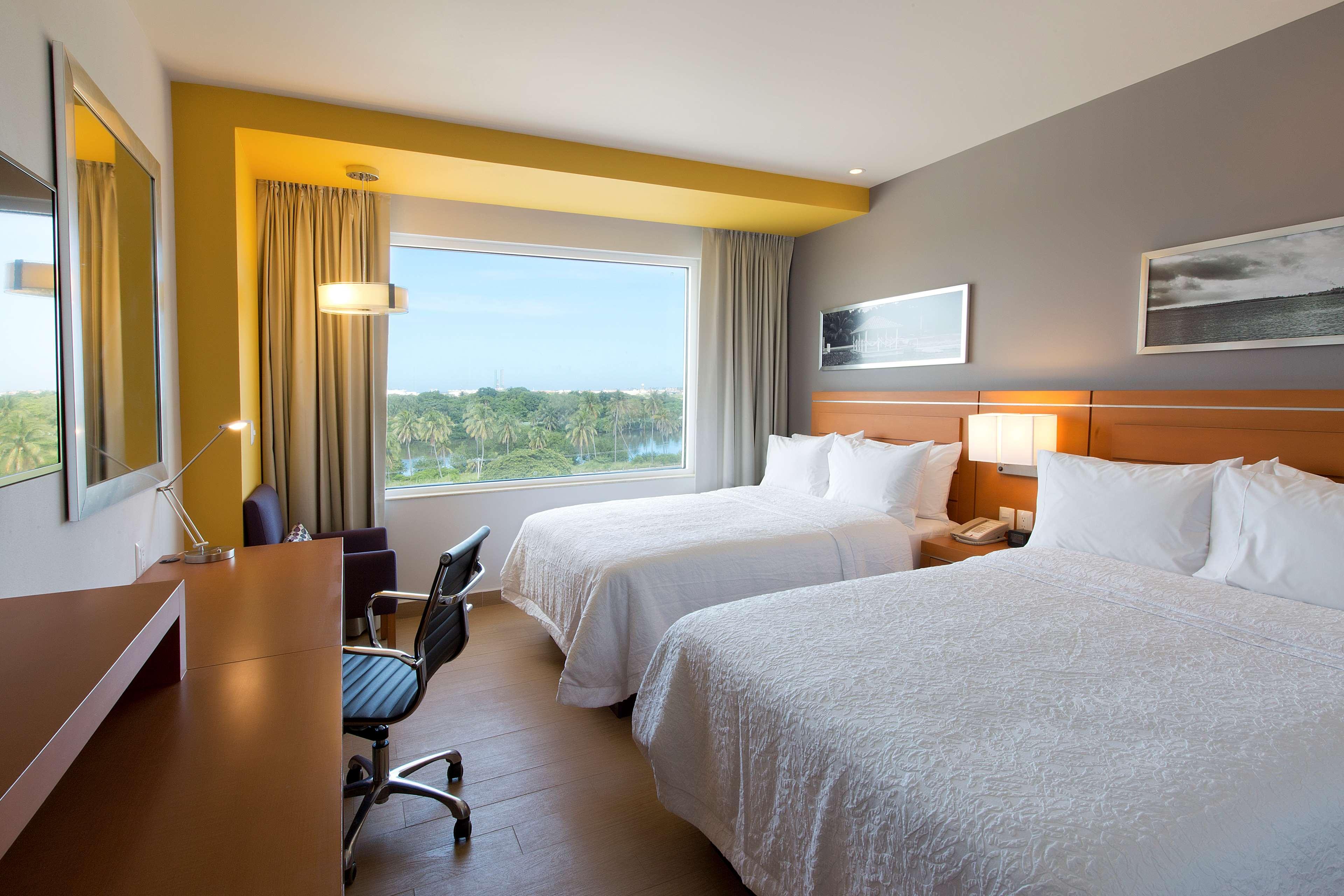 Hampton Inn & Suites By Hilton Paraíso Екстериор снимка