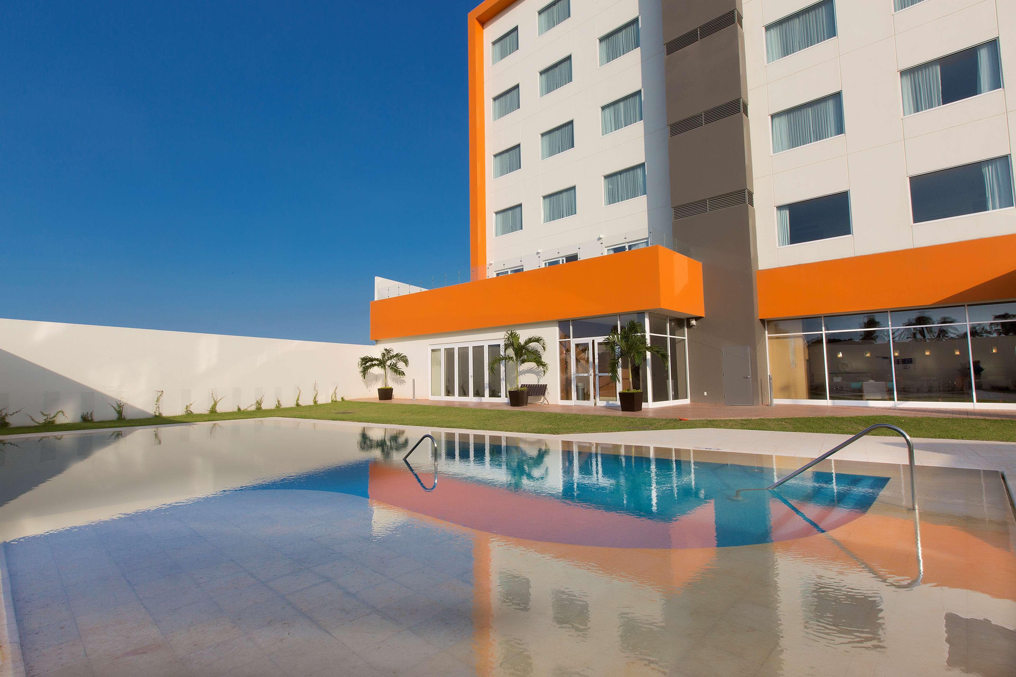 Hampton Inn & Suites By Hilton Paraíso Екстериор снимка