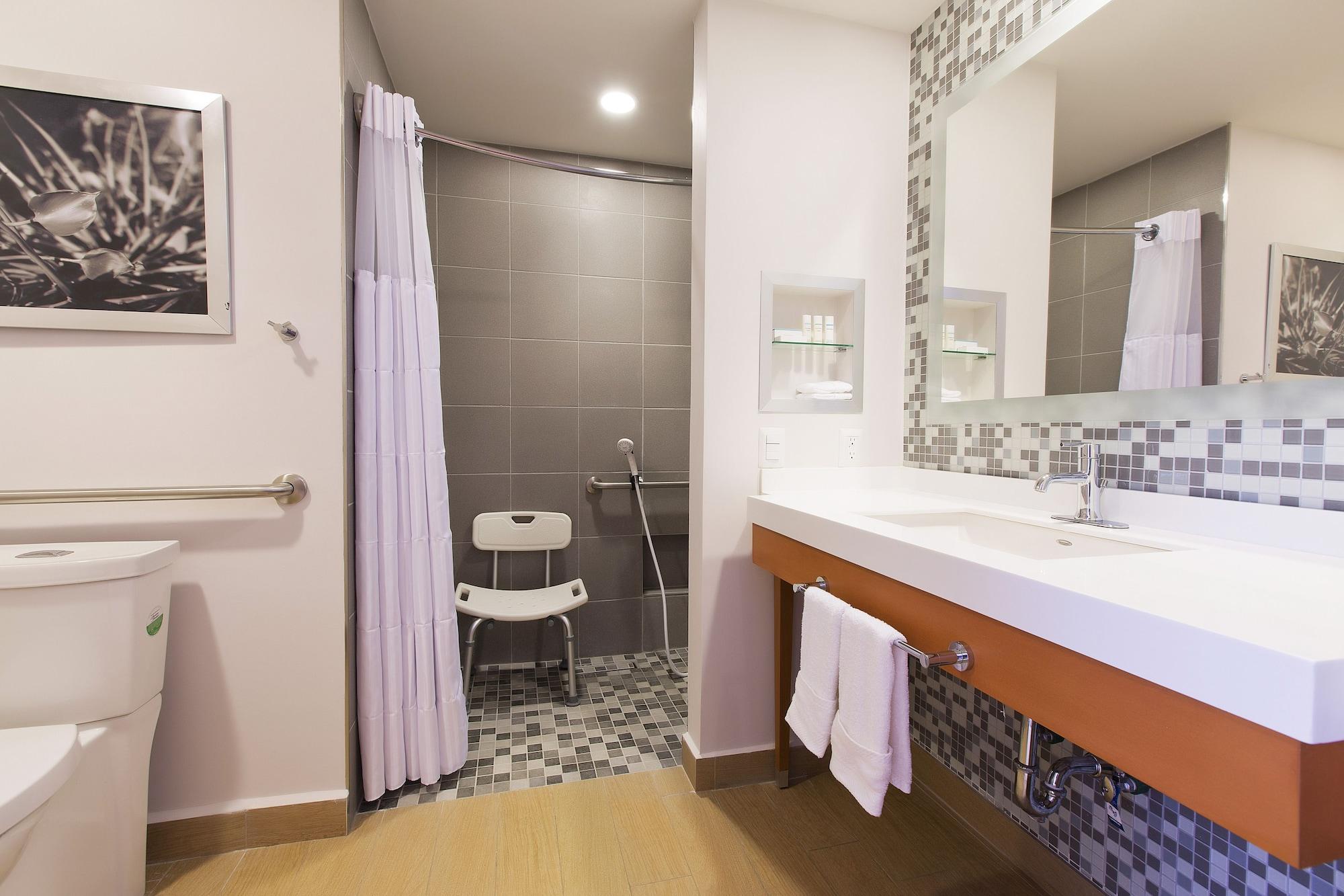 Hampton Inn & Suites By Hilton Paraíso Екстериор снимка