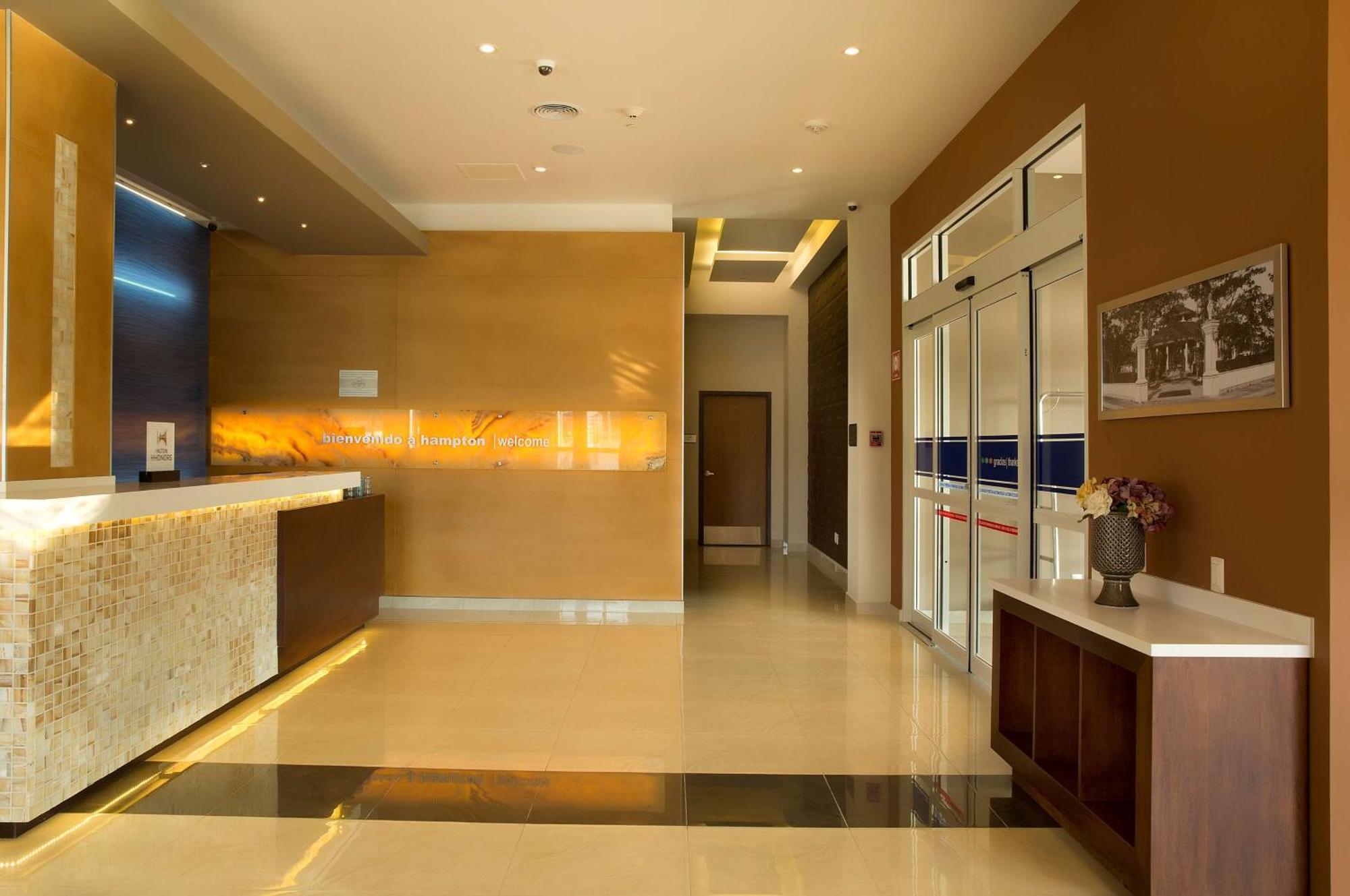Hampton Inn & Suites By Hilton Paraíso Екстериор снимка